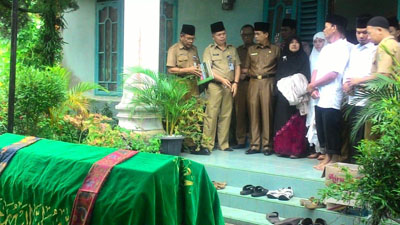 Sekda Dianto Mampanini Lepas Acara Pemakam Almarhuman H. Eryswan